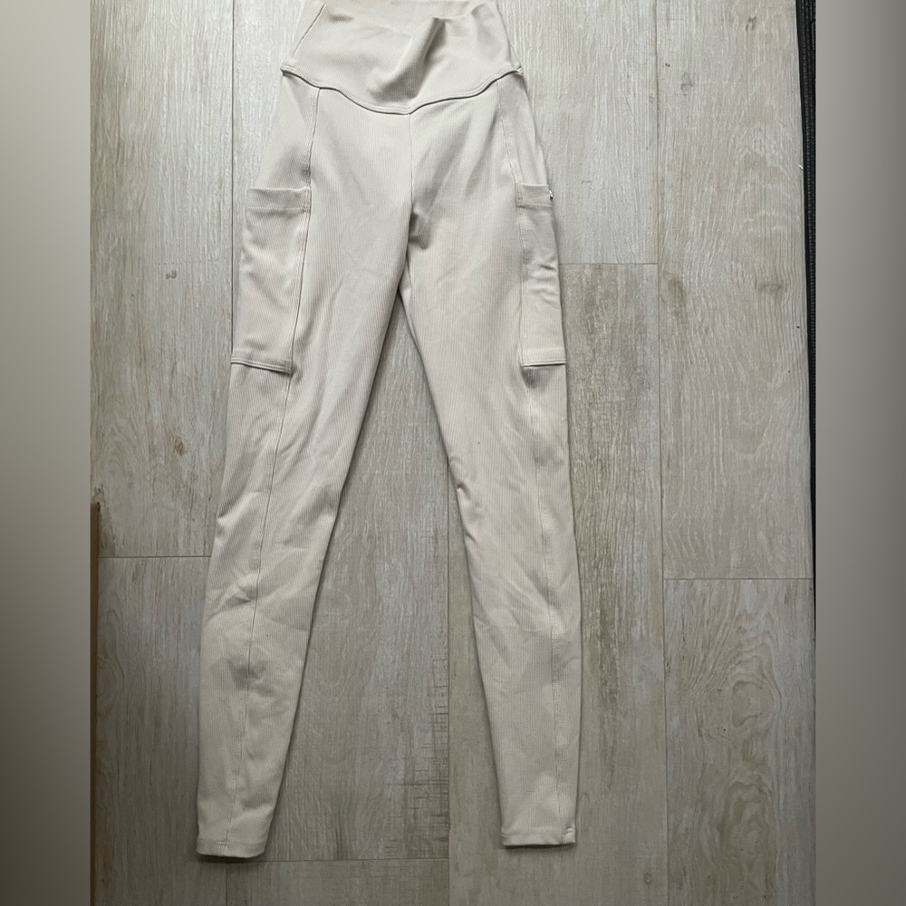 Bombshell ribbed pocket leggings in cream/ off white